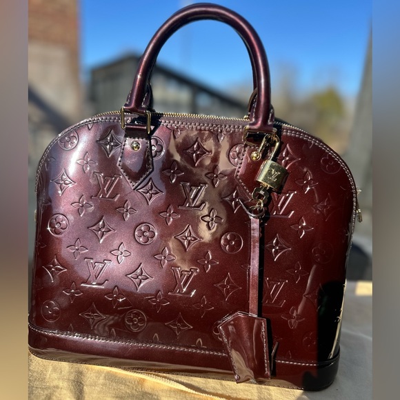 Louis Vuitton Vernise Alma BB - Picture 13 of 16